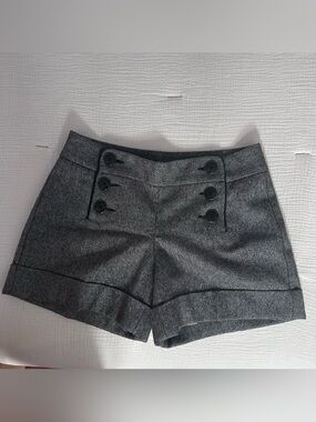 EXPRESS High Waisted wool shorts Size 0 or XS - NWOT Black and White